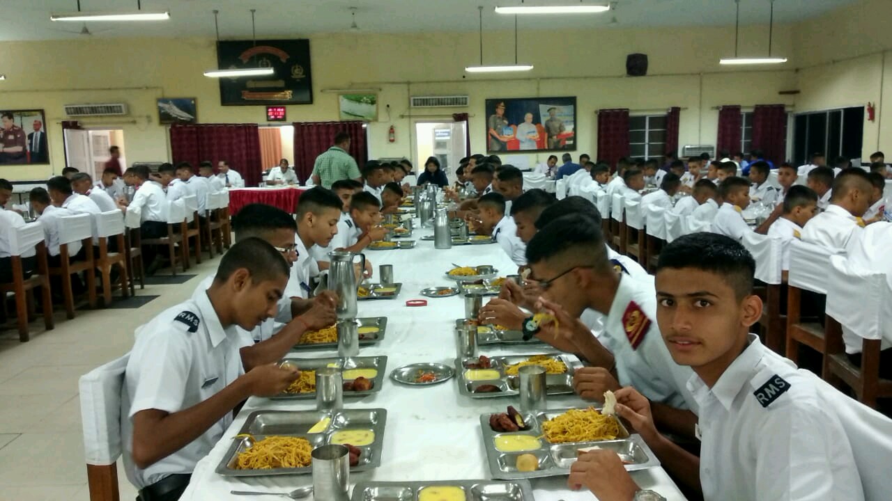 https://www.rashtriyamilitaryschools.edu.in/rmsbengaluru/assets/img/gallery/MESS.jpg?utm_source=chatgpt.com